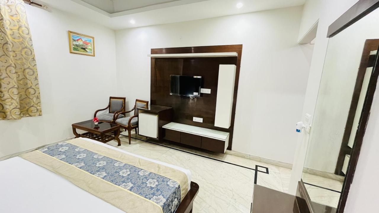 Hotel Starline Sector 28 Gurgáon Kültér fotó