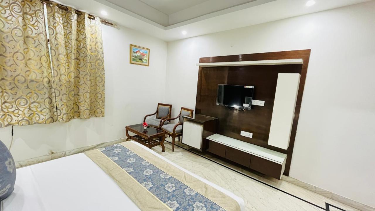 Hotel Starline Sector 28 Gurgáon Kültér fotó