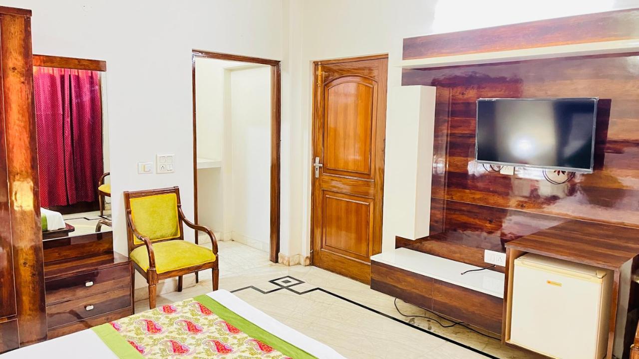 Hotel Starline Sector 28 Gurgáon Kültér fotó